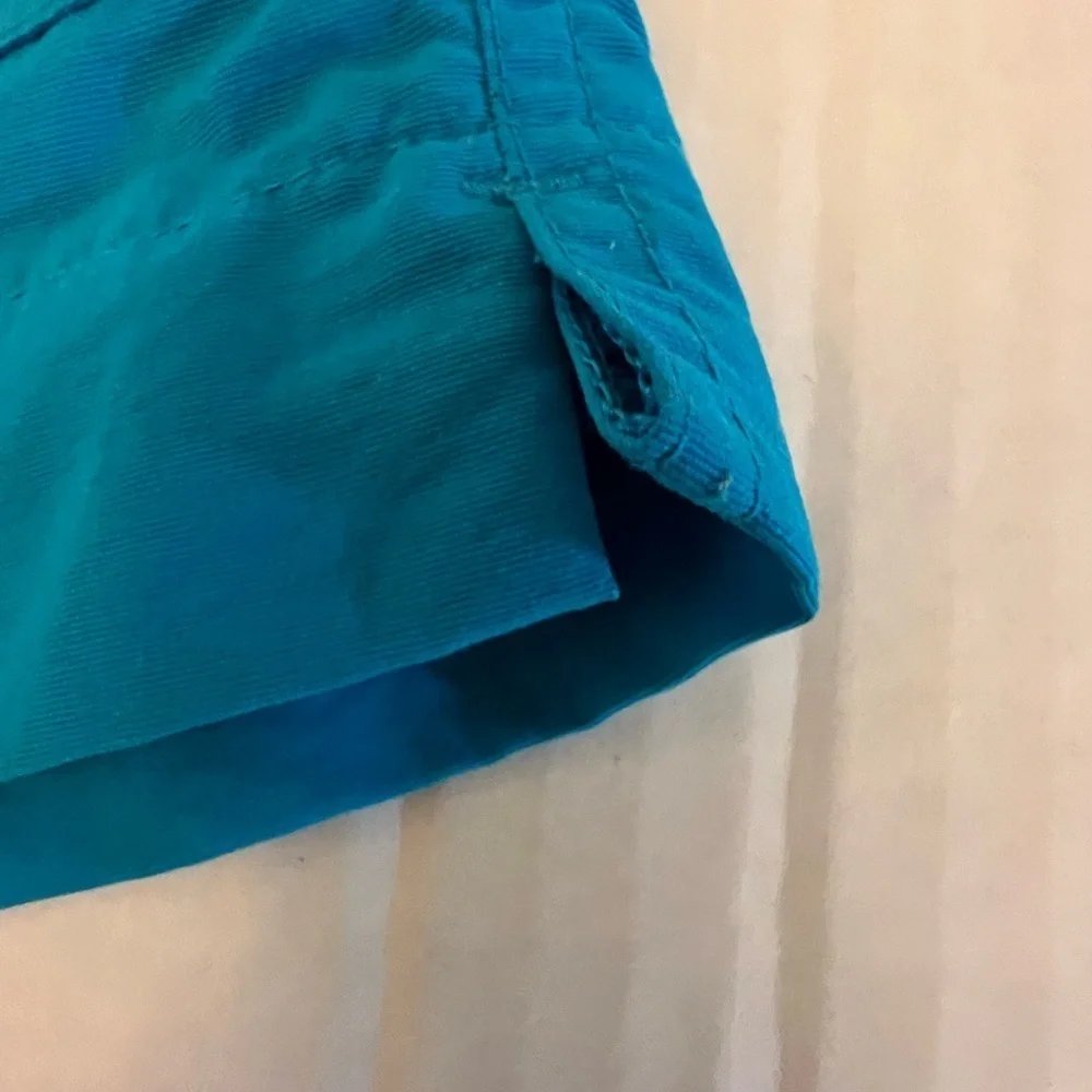 COAST PAWLEYS ISLAND LADIES SHORTS. SIZE S. TURQUOISE